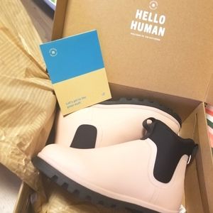 NWT Brand New Native Boots Size 8.5